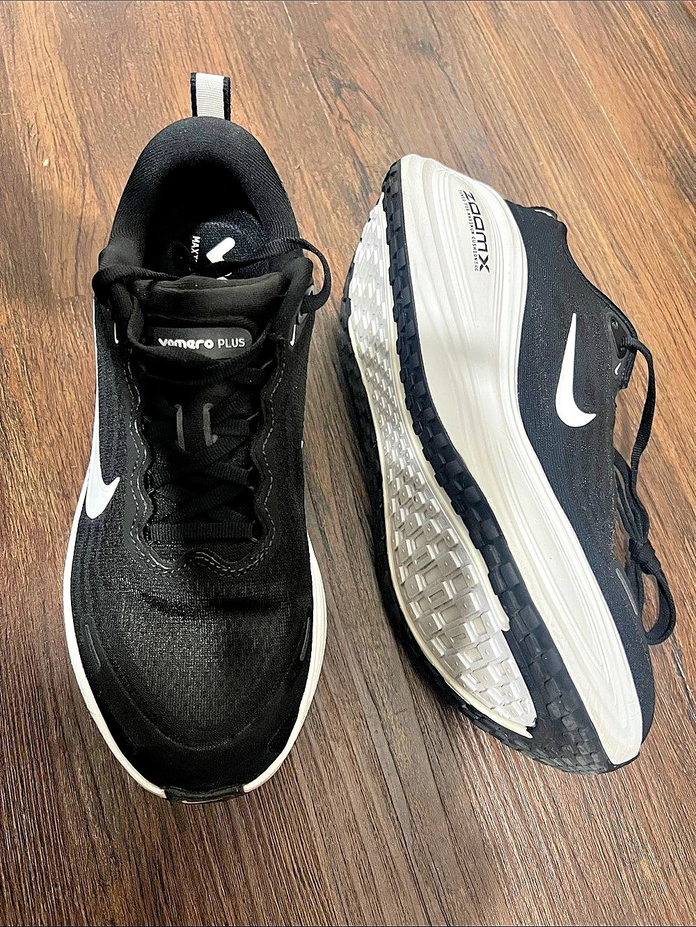 Nike Vomero Plus Black & White US 9 Like New